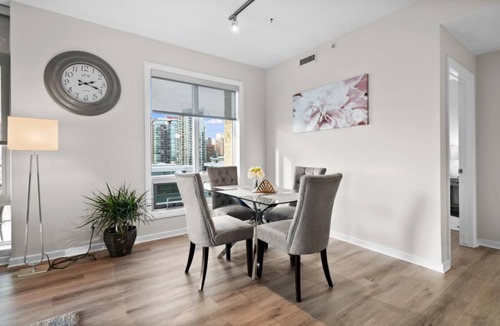 Victoria Park Apartment | Simply Comfort. Stylish 2Bd Apt Downtown. City&Mountain View