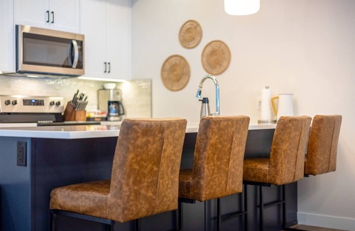 Fernie Ski Chalet | Ski In/10 Mins to the Timber Chair l Hot Tub | AC