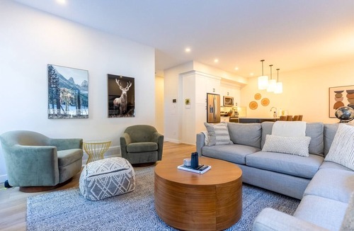 Fernie Ski Chalet | Ski In/10 Mins to the Timber Chair l Hot Tub | AC