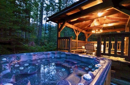 Fernie Ski Chalet | Ski-in 5 Bedroom Chalet Sleeps 14