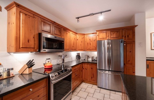 Nordic Estates Apartment | Ski-In/Out | Private Hot Tub | Garage | Parking
