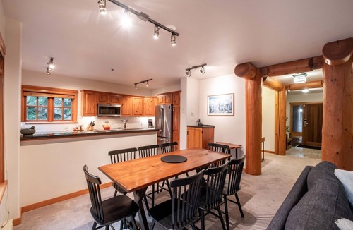 Nordic Estates Apartment | Ski-In/Out | Private Hot Tub | Garage | Parking