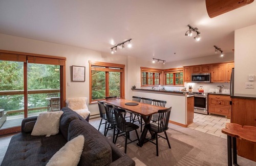 Nordic Estates Apartment | Ski-In/Out | Private Hot Tub | Garage | Parking