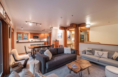 Nordic Estates Apartment | Ski-In/Out | Private Hot Tub | Garage | Parking