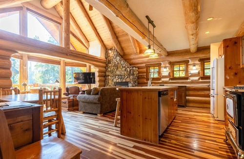 Fernie Ski Chalet | Ski In & Out Right from your Private Hot Tub