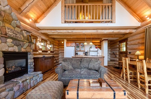 Fernie Ski Chalet | Ski In & Out Right from your Private Hot Tub