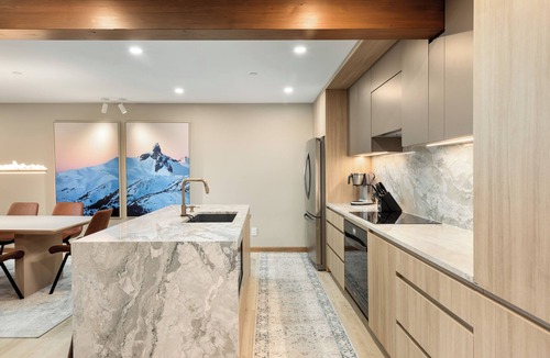 Whistler Village House | Ski-In/Ski-Out Access | Luxury 5BR | Central AC | Hot Tub | Garage | Managed by Aloha Whistler