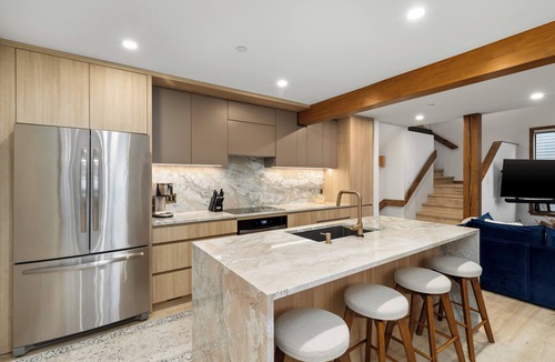 Whistler Village House | Ski-In/Ski-Out Access | Luxury 5BR | Central AC | Hot Tub | Garage | Managed by Aloha Whistler