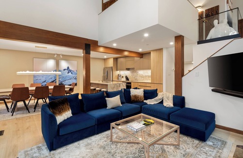 Whistler Village House | Ski-In/Ski-Out Access | Luxury 5BR | Central AC | Hot Tub | Garage | Managed by Aloha Whistler