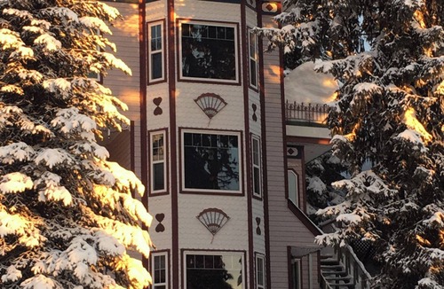 Silver Star Mountain Ski Chalet | Ski In Ski Out At The Top Of The Silverwood Chair