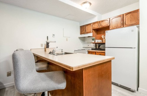 East Kootenay Villa | Ski In/Ski Out- Large Studio- Pools & Hot Tubs