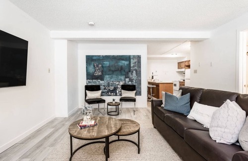 East Kootenay Villa | Ski In/Ski Out- Large Studio- Pools & Hot Tubs