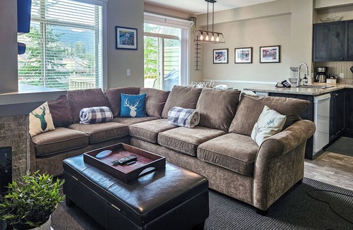 Panorama House | Ski-In/Ski-Out Mountain Retreat/Hot Tub + Garage