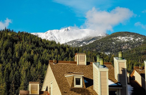 Panorama Apartment | Ski-In & Ski-Out Village Apartment