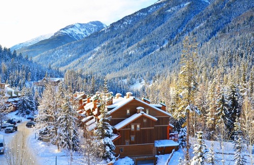 Panorama Apartment | Ski-In & Ski-Out Village Apartment