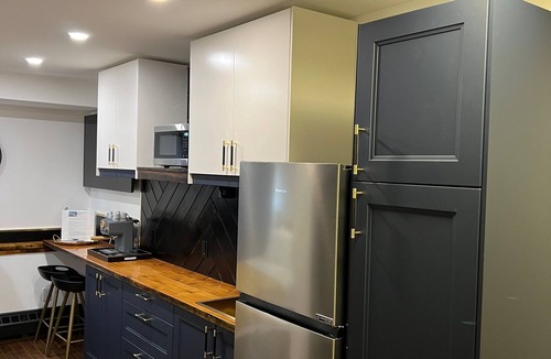 East Kootenay Apartment | Ski to your door at the Griz Inn/Fully Renovated