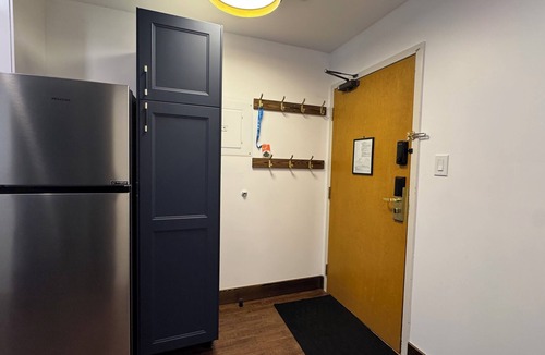 East Kootenay Apartment | Ski to your door at the Griz Inn/Fully Renovated
