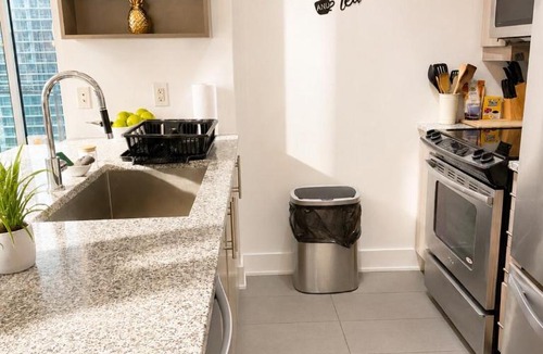 Downtown Mississauga Apartment | Sky-High 2BR/2BA Condo | Best City Views+Parking