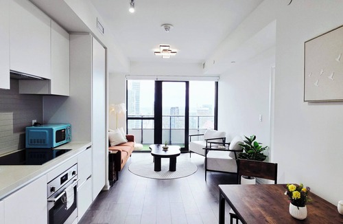 Downtown Mississauga Condo | Sky High | Luxe Stay | 2 BR-2 BA | SQ1 | Lake View | Gym | Pool | Parking