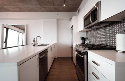 Connaught Apartment | Sky Palace | Downtown Luxury Apartment Pool Gym