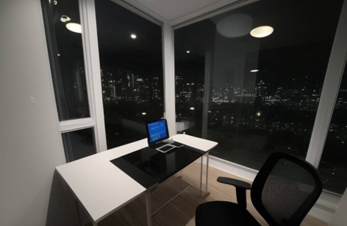Chinatown Apartment | Skyline Retreat | 2BR Condo Close To Rogers Arena!