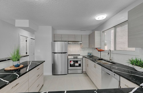 Capitol Hill Apartment | Skyline Views, Sleeps 8 and only Steps to SAIT, U of C & Downtown!