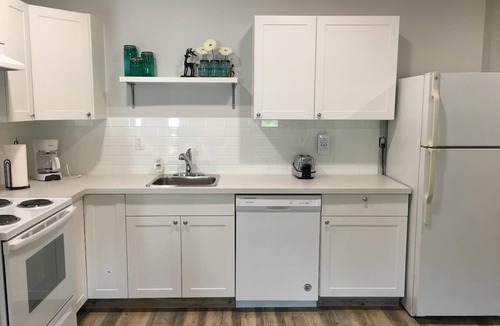 Twin Butte Villa | Sleeps 32 - 5 mins. from Waterton - Whole House