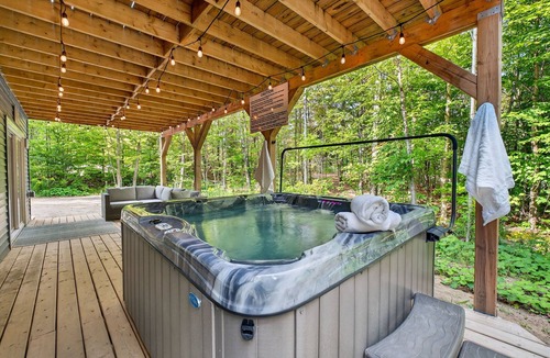 Dysart et al Cabin | Sleeps-8, Hot Tub, Sauna, EV Charger