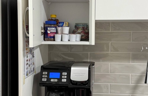 Northwest Calgary Apartment | Slice Of Paradise! 2 bdrm suite close to Stoney Trail and YYC airport
