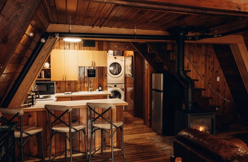Silver Star Mountain Cabin | Slope-Side Bliss: A-Frame Haven with Private Hot Tub (Sleeps 7)