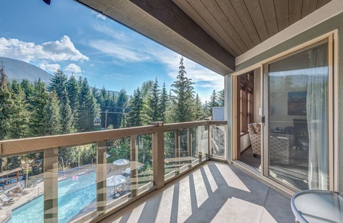 Upper Village Apartment | Slopeside Views | Ski-in/Ski-out | Hot Tub Access