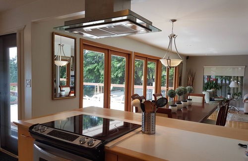 Hollyburn House | SLPS 10 6BR 3BA MILLION DOLLAR VIEWS, BRIDGE, DWNTWN, WATER VIEWS