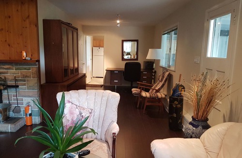 Hollyburn House | SLPS 10 6BR 3BA MILLION DOLLAR VIEWS, BRIDGE, DWNTWN, WATER VIEWS
