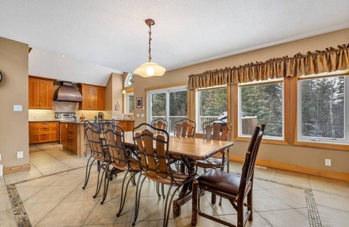 East Kootenay House | Smoking Water Lodge | Pool Table | Hot Tub