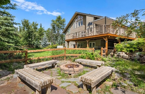 East Kootenay House | Smoking Water Lodge | Pool Table | Hot Tub