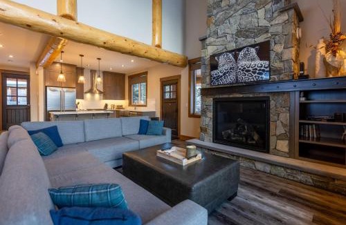 East Kootenay Ski Chalet | Snow Creek Cabin #502 by Fernie Central Reservations
