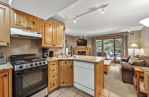 Sun Peaks Condo | Snow Creek Village 35: Delightful1BDRM Condo w/Private Hot Tub
