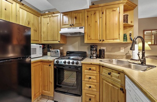 Sun Peaks Condo | Snow Creek Village 35: Delightful1BDRM Condo w/Private Hot Tub