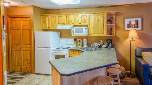 Sun Peaks Apartment | Snow Creek Village #48