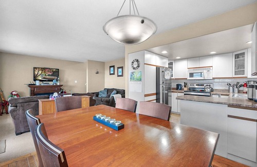 Snow Pine Estates Ski Chalet | Snowy Escape - Sleeps 10 w Hot Tub & Mtn Views