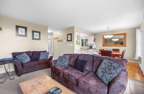 Snow Pine Estates Ski Chalet | Snowy Escape - Sleeps 10 w Hot Tub & Mtn Views