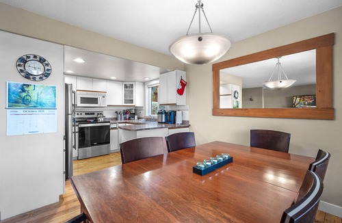 Snow Pine Estates Ski Chalet | Snowy Escape - Sleeps 10 w Hot Tub & Mtn Views