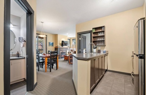 East Kootenay Apartment | Snowy Lodge | Ski-In/Out | Hot Pools | Pets Ok