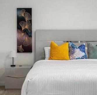Calgary House | Sol Close to Airport, Trails & Parks Pets Ok