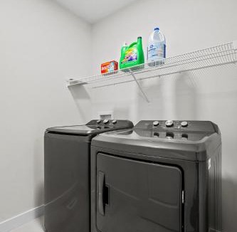 Calgary House | Sol Close to Airport, Trails & Parks Pets Ok