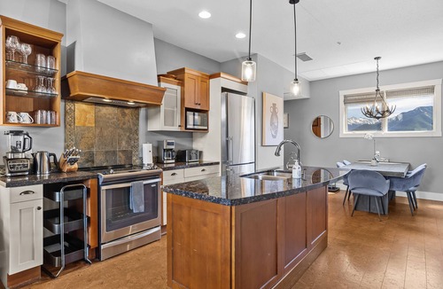 Canmore Condo | Solara I Hot Tub/Pool/Parking I Canmore Mtn View I Large Balcony I High Ceilings