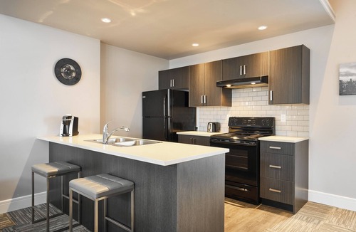 Victoria Hotel | SoLo Suites