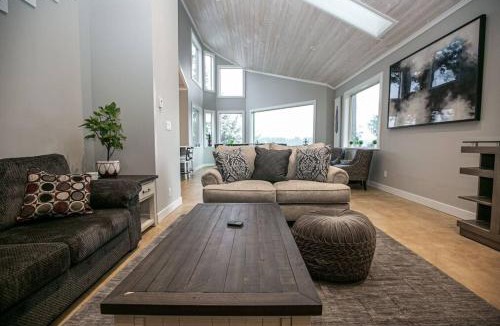 Juan de Fuca Electoral Area Apartment | Sooke Waterfront Retreat Hot Tub & Dock Access