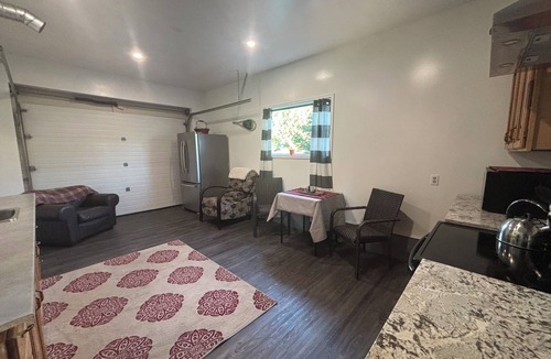 Sherwood Park Villa | South Park secluded private getaway