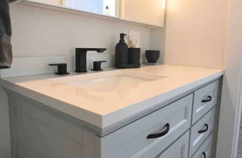 Campbell River Apartment | SPA Bathroom-Luxurious 2 Bdrm w/Fireplace